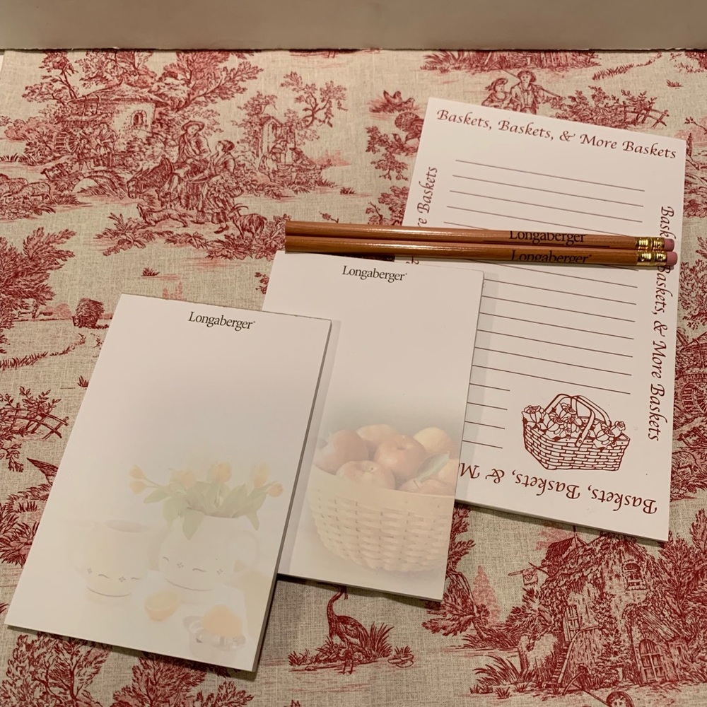 NWOT LONGABERGER NOTEPADS & PENCILS SET.